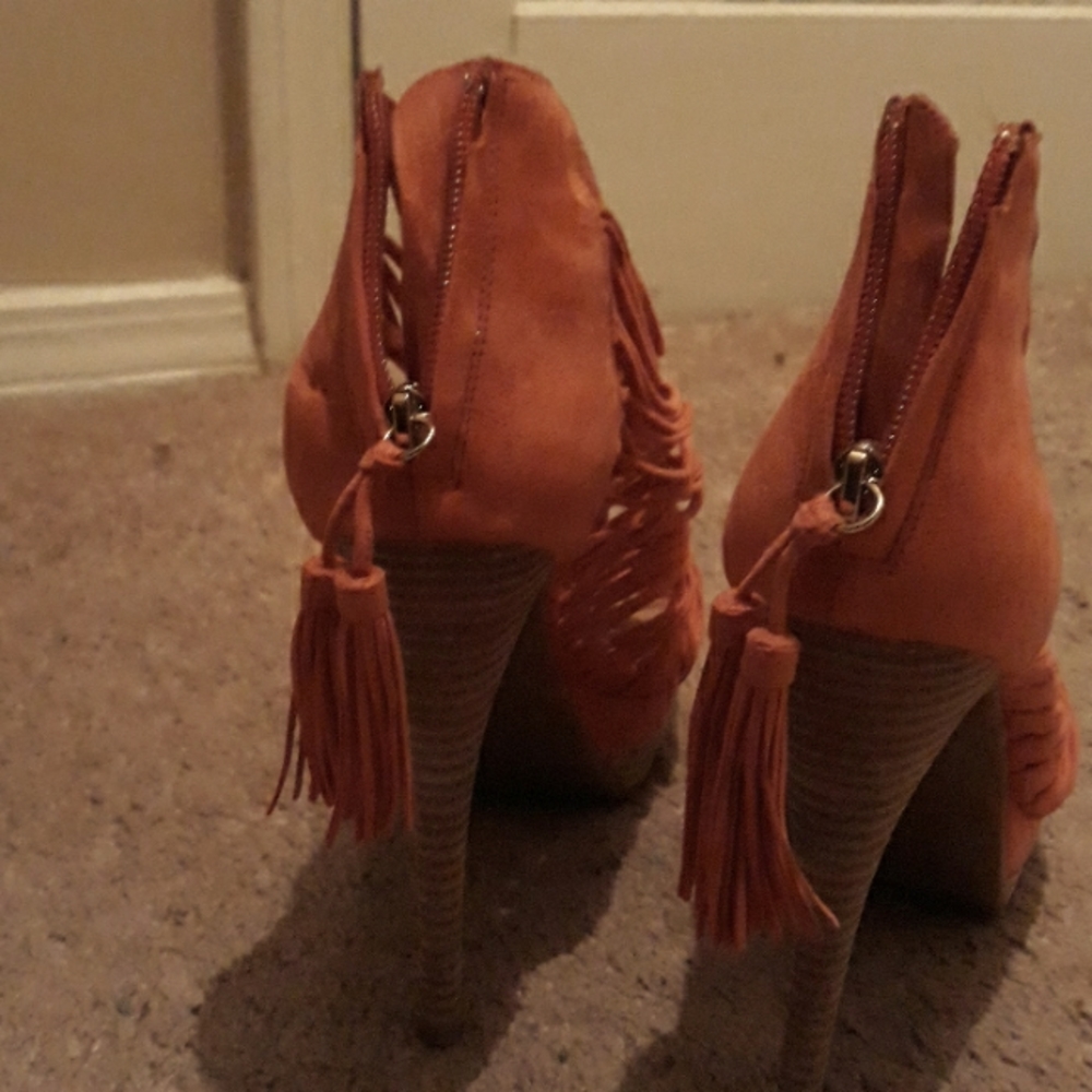HALSTON..5inch heels size 9.5..Vibrant Orange - Picture 8 of 8